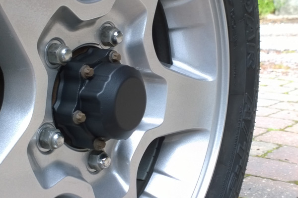 Suzuki Jimny vacuum hub (post-PlastiDip)