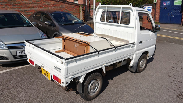 Suzuki Carry DD51T carrying some furniture