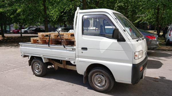 Suzuki Carry DD51T carrying pallets